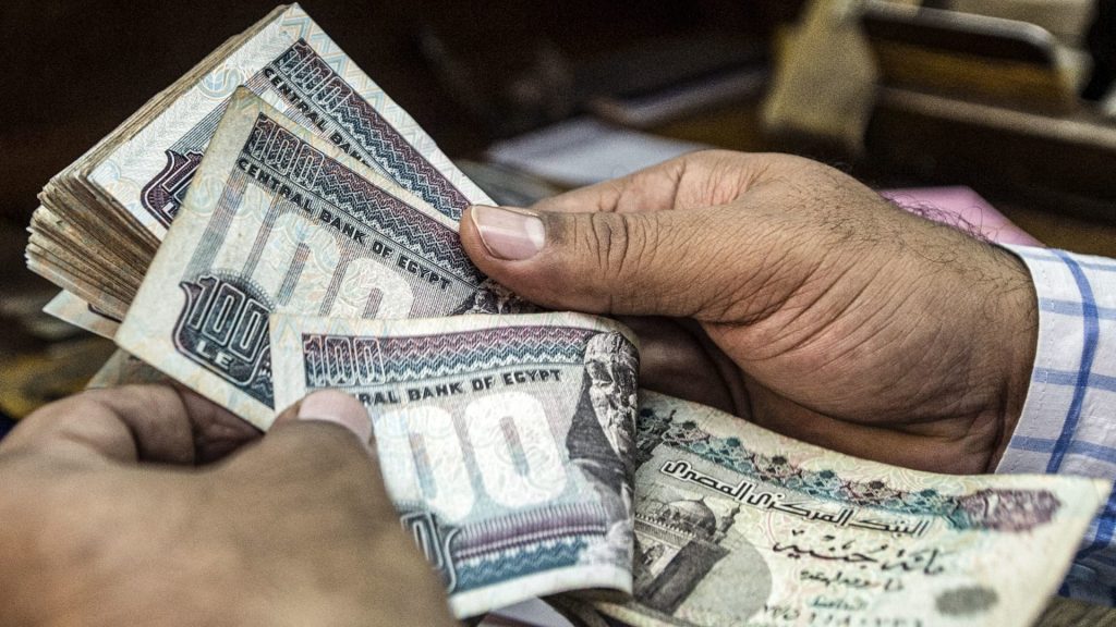 مصر-انخفاض-الجنيه-يرفع-التضخم-خلال-نوفمبر.-وخبراء-يعلقون