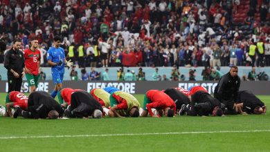 سبب-ووجهة-سجود-لاعبي-المغرب-يثيران-تفاعلا-بعد-الخسارة-أمام-فرنسا