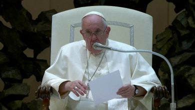 البابا-فرانسيس:-لقد-وقعت-على-خطاب-استقالة-في-حالة-العجز.-هل-سيستقيل؟