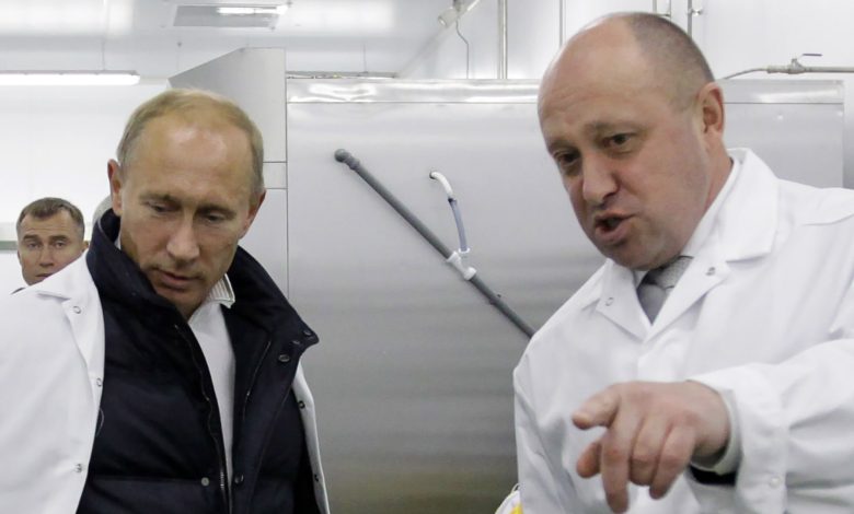 “طباخ-بوتين”-يحتفل-مع-سجناء-تم-تجنيدهم-للقتال-في-أوكرانيا-بالحصول-على-العفو