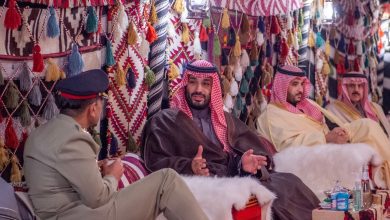 محمد-بن-سلمان-يستقبل-قائد-الجيش-الباكستاني-في-المخيم-الشتوي.-ومغردون-سعوديون:-أصالتنا-إطلالة-للمستقبل