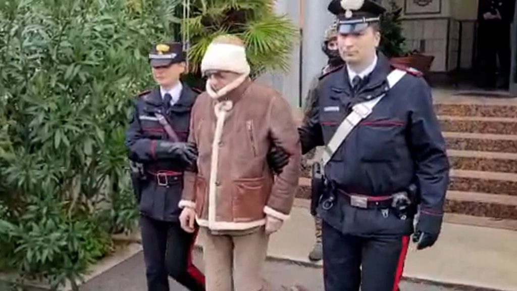 فيديو-يظهر-لحظة-القبض-على-ماتيو-ميسينا-دينارو-أخطر-زعماء-المافيا-الإيطالية