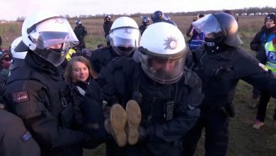 شاهد.-كيف-اعتقلت-الشرطة-الألمانية-الناشطة-المناخية-غريتا-تونبرغ؟
