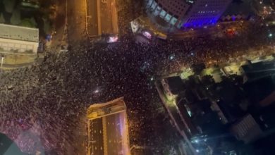 حشود-ضخمة-وسط-تل-ابيب.-شاهد-أكثر-من-100-ألف-متظاهر-ضد-حكومة-نتنياهو