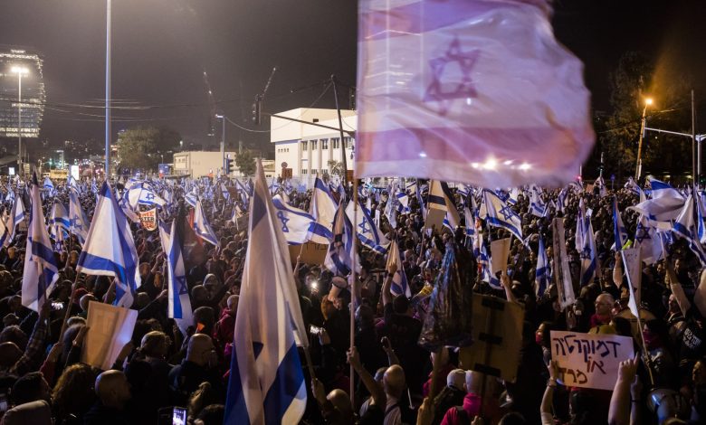 أكثر-من-100-ألف-متظاهر-في-تل-أبيب-ضد-حكومة-نتنياهو