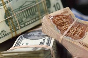 معيط: تنمية الكفاءة العملية لدى شباب الجامعات بفرص تدريبية متميزة بالوزارة الأربعاء، 25 يناير 2023 10:09 ص معيط: تنمية الكفاءة العملية لدى شباب الجامعات بفرص تدريبية متميزة بالوزارة الدكتور محمد معيط وزير المالية كتب أحمد يعقوب مشاركة Share on facebook Share on twitter Share on facebook اضف تعليقاً واقرأ تعليقات القراء محمد معيط: تعزيز مَلَكات إنتاج الأفكار المبتكرة فى مواجهة التحديات محمد معيط: جاهزون لعقد شراكات علمية مع الجامعات لتحفيز الطاقة الإبداعية محمد معيط: تطبيق أى أبحاث علمية.. تساعدنا فى تحقيق الغايات الوطنية محمد معيط: تكريم دفعة جديدة من المؤهلين لسوق العمل.. فى «تجارة القاهرة» المتدربون: «اشتغلنا بأيدينا.. فى بعض النماذج العملية للمهام الموازنية والضريبية والجمركية» المتدربون: أدركنا حجم التحديات.. ونفخر بقدرة الكفاءات الوطنية على تجاوز الأزمات المتدربون: «عرفنا يعنى إيه موازنة إلكترونية».. وكيف تُدار خزانة الدولة لحظيًا المتدربون: رأينا صورة مضيئة للتوظيف الأمثل للتكنولوجيا فى تحقيق المستهدفات الاقتصادية المتدربون: اكتسبنا المهارات المؤهلة لسوق العمل.. فنيًا وتقنيًا أحمد عبد الرازق الوكيل الدائم: وزارة المالية تفتح أبوابها لتأهيل طلاب العلم لسوق العمل د.عبد العزيز هاشم مستشار الوزير للتطوير المؤسسى: حريصون على تزويد طلاب الجامعات بالمهارات العلمية د.جمال شحاتة عميد «تجارة القاهرة»: «الدنيا بتتغير» بشكل سريع جدًا.. ولا بديل عن مواكبة «تحديثات الحياة العملية» وزارة المالية شهدت تطورًا غير مسبوق وباتت أكثر جذبًا للمتدربين أكد الدكتور محمد معيط وزير المالية، أننا ماضون فى تنفيذ التوجيهات الرئاسية بالإسهام الفعَّال فى تنمية الكفاءة العملية لدى شباب الجامعات بإتاحة فرص تدريبية متميزة لطلاب العلم الدارسين بالكليات والتخصصات ذات الصلة بنطاق عمل وزارة المالية؛ على نحو يُسهم فى تعزيز ملكات إنتاج الأفكار المبتكرة فى مواجهة التحديات الداخلية والخارجية، موضحًا أننا جاهزون لعقد شراكات علمية مع الجامعات لتحفيز الطاقات الإبداعية لدى الطلاب، مع الاستعداد الكامل لتبنى تطبيق أى أبحاث علمية جادة تُساعدنا فى تحقيق الغايات الوطنية، والمستهدفات المالية والاقتصادية والضريبية والجمركية، والتنموية، وتعزيز حوكمة المنظومة المالية للدولة، ورفع كفاءة الإنفاق العام، والارتقاء بمستوى الأداء بمختلف القطاعات. كرمت وزارة المالية، وكلية التجارة جامعة القاهرة، دفعة جديدة من الطلاب المؤهلين لسوق العمل، الذين خضعوا لبرنامج تدريبى بالوزارة، وقد أكد أحمد عبد الرازق الوكيل الدائم للوزارة، خلال الاحتفال، أن الوزارة تفتح أبوابها لطلاب العلم الدارسين بالكليات ذات الصلة بنطاق اختصاصنا؛ بما يؤهلهم لسوق العمل، ويُعزز دراساتهم الأكاديمية والنظرية وإنتاجهم البحثى، بخبرات عملية، لافتًا إلى أهمية تنفيذ مشروعات بحثية مشتركة بين الوزارة وكلية التجارة خاصة فى ظل مسار التطوير الذى تشهده مختلف القطاعات والمصالح بدءًا من تحديث الهيكل التنظيمى، حتى تحقيق الأهداف الاستراتيجية: ماليًا، وضريبيًا، وجمركيًا. وجَّه الدكتور جمال شحاتة عميد كلية التجارة بجامعة القاهرة، الشكر لوزارة المالية لاهتمامها برفع الكفاءة العملية للطلاب؛ خاصة أن «الدنيا بتتغير» بشكل سريع جدًا، ولا بديل عن مواكبة «تحديثات الحياة العملية»، موضحًا أن وزارة المالية شهدت تطورًا غير مسبوق، على كل المستويات، وباتت أكثر جذبًا للمتدربين الراغبين فى التأهل لسوق العمل، وإجادة التوظيف الأمثل للتكنولوجيا الحديثة فى الارتقاء بنظم العمل، وتحقيق الأهداف بالسرعة والدقة المطلوبة. أشار الدكتور عبد العزيز هاشم مستشار وزير المالية للتطوير المؤسسى، وكيل كلية التجارة، إلى أن الطلاب فى حاجة لتنمية مهاراتهم التخصصية؛ بما يُلائم الحياة العملية، وما يستجد فيها من تحديثات، بحيث يُمكننا الوصول إلى نموذج «خريج جامعى جاهز لسوق العمل»، موضحًا أن الدكتور محمد معيط وزير المالية يُوجه دائمًا باستغلال كل السبل الممكنة للتعاون مع الجامعات لتدريب الطلاب. أكد الطلاب المتدربون بوزارة المالية، سعادتهم بإتمام البرنامج التدريبى، قائلين: «اشتغلنا بأيدينا فى بعض النماذج العملية للمهام الموازنية والضريبية والجمركية، وأدركنا حجم التحديات، ونفخر بقدرة الكفاءات الوطنية على تجاوز الأزمات، وعرفنا يعنى إيه موازنة إلكترونية، وكيف تُدار خزانة الدولة لحظيًا، ورأينا صورة مضيئة للتوظيف الأمثل للتكنولوجيا فى تحقيق المستهدفات الاقتصادية، واكتسبنا المهارات المؤهلة لسوق العمل.. فنيًا وتقنيًا». قال يوسف هشام، إنهم استفادوا كثيرًا خلال البرنامج التدريبي؛ على نحو يعزز قدراتهم العملية، خاصة فى ظل ما تشهده وزارة المالية من تطور غير مسبوق يرتكز على التحول الرقمى وفقًا لأحدث الخبرات العالمية. أضافت ندى ثابت، أنها تعرفت فى وزارة المالية على الكثير من التطوير الذى سمعت عنه قبل ذلك فى بلدان العالم المتقدم مثل ميكنة إدارة المالية العامة للدولة، بما فى ذلك إعداد وتنفيذ ورقابة الموازنة، ومن ثم القدرة على التعرف اللحظى على حجم الإيرادات والمصروفات، إضافة إلى تحديث وميكنة منظومتى الضرائب والجمارك؛ على نحو يعزز الحوكمة المالية بدقة وكفاءة عالية، وإعداد الموازنة على أساس البرامج والأداء وليس البنود كما اعتدنا دراسته. أوضحت ميادة دويدار، أن البرنامج التدريبى يسهم فى تقليل الفجوة بين الدراسة ومتطلبات سوق العمل، وقد تعرفنا خلاله كيف تُدار الخزانة العامة للدولة، وعرفنا «يعنى إيه موازنة إلكترونية». قالت أنغام وليد، «إننا اشتغلنا بأيدينا فى بعض النماذج العملية للمهام الموازنية والضريبية والجمركية، وأدركنا حجم التحديات، ونفخر بقدرة الكفاءات الوطنية على تجاوز الأزمات». أكدت أمنية على، أنها نجحت خلال فترة الدورة التدريبية فى التعرف على جهود الدولة لتطوير وميكنة المنظومة الجمركية، ودراسة آليات إعداد وتحليل الموازنة العامة للدولة. أوضح سيد سامى، أنه تعلم كيفية التعامل مع الإقرارات الضريبية الإلكترونية، وقضايا التهرب الجمركى، لافتًا إلى أن هذا البرنامج التدريبى أتاح له مهارات جديدة يتطلبها سوق العمل. قال أحمد عبد الحافظ، إننا حصلنا على خبرات عديدة خلال فترة التدريب بوزارة المالية، تجعلنا أكثر قدرة على الاستفادة مما درسناه فى الجانب الأكاديمى، موضحًا أنه يتمنى أن يتلقى تدريبات أخرى بوزارة المالية لاكتساب المزيد من الخبرات. أضافت جهاد جمال بدرى، أن تجربة التدريب ممتازة، وقد استفدنا كثيرًا فى مصلحة الجمارك، وتعرفنا عن قرب على آليات مكافحة التهرب الجمركى، وسبل حظر دخول البضائع الرديئة إلى الأسواق المحلية. أوضح إبراهيم سيد وإيمان محمود، أن التدريب بوزارة المالية ينمى قدرات الإبداع والابتكار وإنتاج الأفكار، وقد رأينا صورة مضيئة للتوظيف الأمثل للتكنولوجيا فى تحقيق المستهدفات الاقتصادية، واكتسبنا المهارات المؤهلة لسوق العمل فنيًا وتقنيًا.