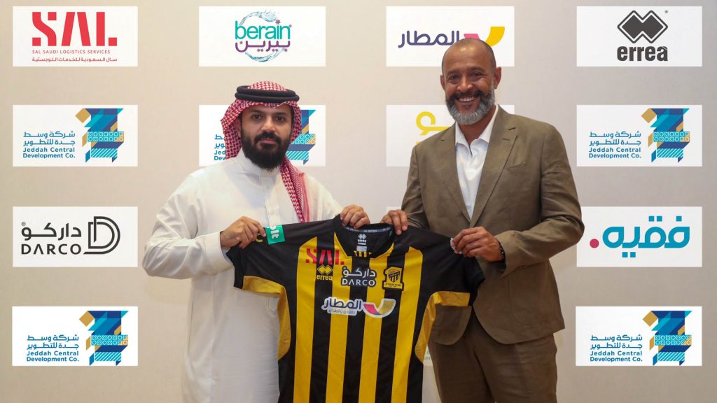 ظهر-بالزي-السعودي.-تشبيه-مدرب-اتحاد-جدة-بـ”شيبان-الديرة”-وسط-تفاعل-واسع-على-تويتر