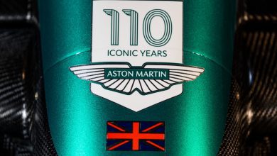 أستون مارتن تحتفل بالذكرى السنوية الـ110 بإطلاق شعار احتفالي خاص على سيارتها إيه إم آر 23
