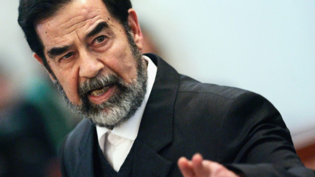 رئيس-وزراء-العراق-السابق-يروي-تفاصيل-ما-حدث-عندما-رأى-جثة-صدام-حسين-قرب-منزله