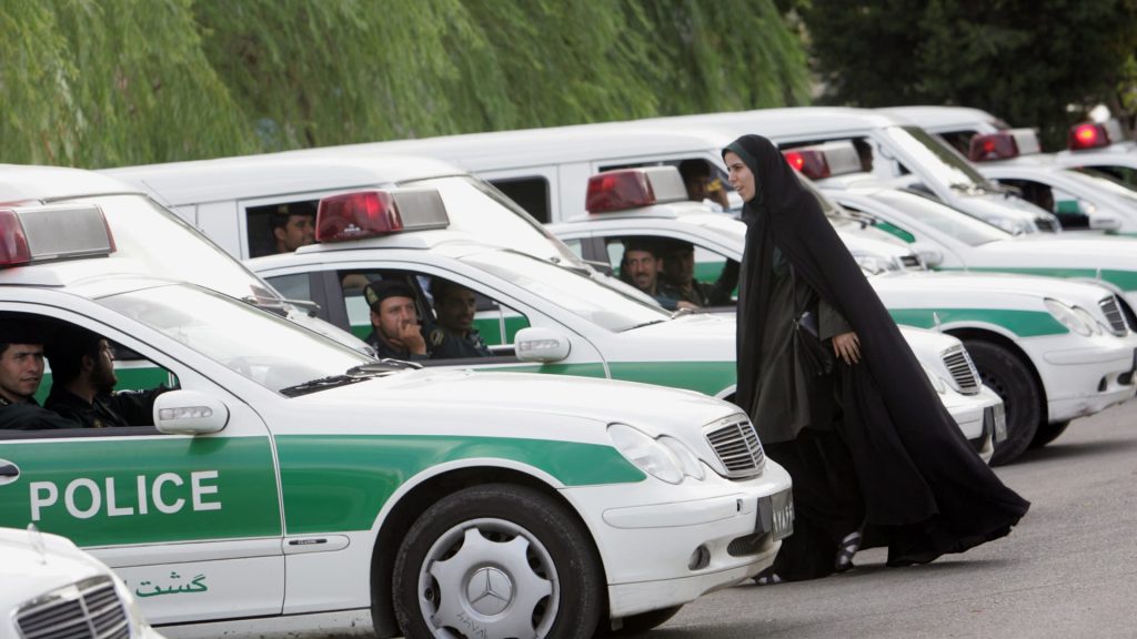 إيران-تعتقل-أكثر-من-100-شخص-بقضية-تسميم-مئات-من-طالبات-المدارس