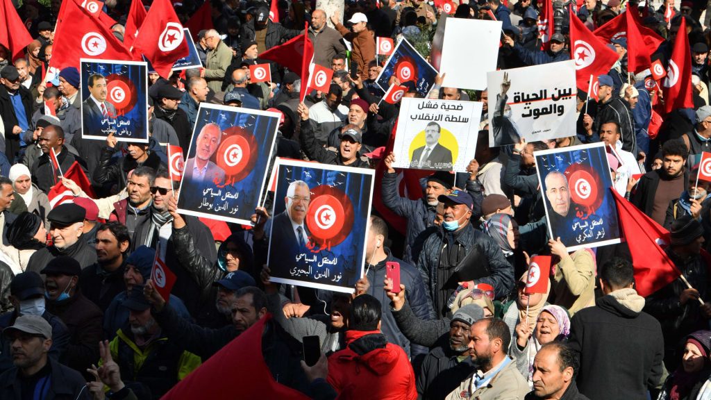 المعارضة-التونسية-تعلن-رفضها-البرلمان-الجديد-وتتمسك-بدستور-2014