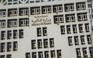 المالية تلزم 16جهة وشركة بتطبيق منظومة توحيد معايير حساب ضريبة الأجور والمرتبات