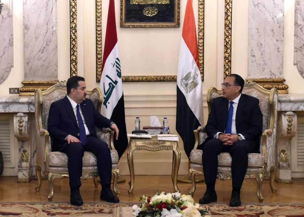 رئيسا الوزراء المصري والعراقي يعقدان جلسة مباحثات موسعة لاستعراض ملفات التعاون ذات الاهتمام المشترك