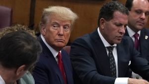 “تآمر”-وتزوير-ورشى-لشراء-صمت-نساء.-لائحة-من-34-تهمة-جنائية-تلاحق-ترامب