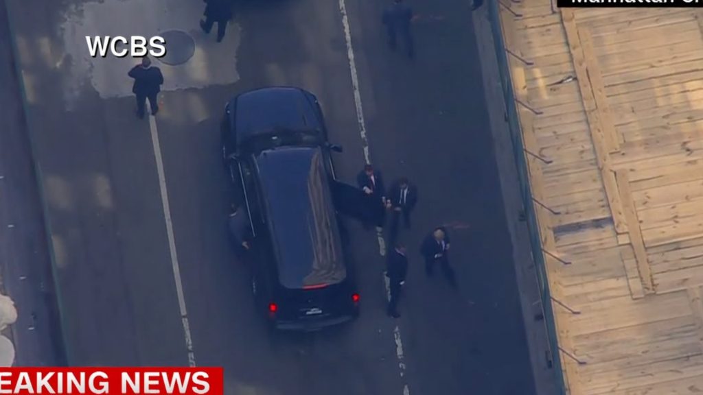 لحظة-تاريخية.-شاهد-ترامب-يدخل-مبنى-المحكمة-في-مانهاتن-لتسليم-نفسه