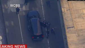 لحظة-تاريخية.-شاهد-ترامب-يدخل-مبنى-المحكمة-في-مانهاتن-لتسليم-نفسه