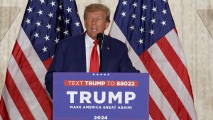 ترامب-يهاجم-المدعي-العام-في-مانهاتن-بغضب-ويكشف-عن-“جريمته-الوحيدة”.-ماذا-قال؟