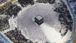 بسبب-امتلاء-الحرم-المكي-بالمعتمرين-والمصلين.-الأمن-العام-السعودي-يدعو-إلى-أداء-صلاة-الجمعة-في-مساجد-قريبة