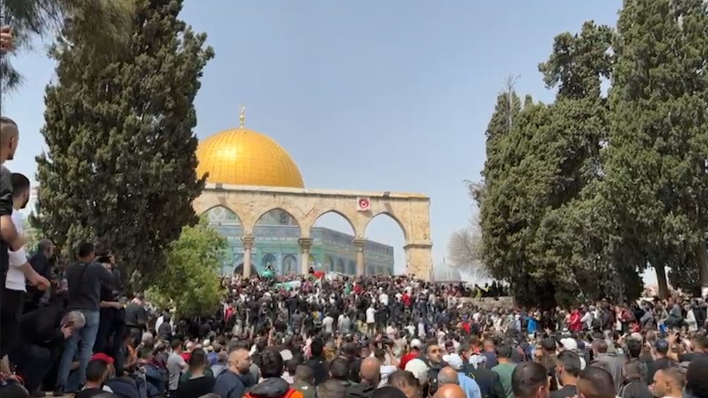 شاهد.-مظاهرة-في-باحات-المسجد-الأقصى-عقب-صلاة-الجمعة