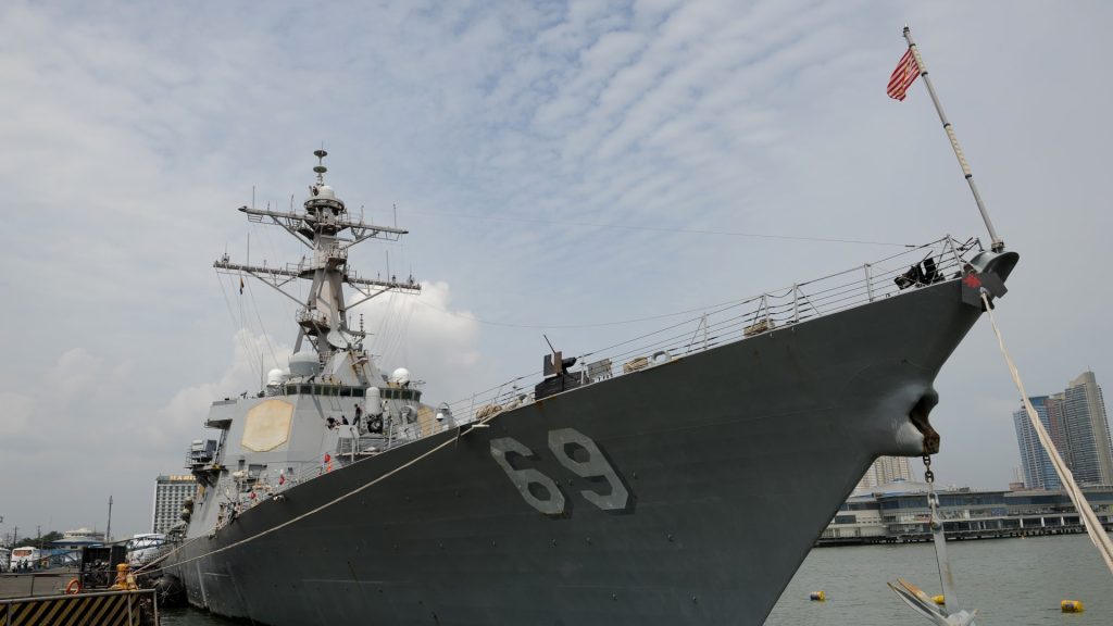 الصين:-مدمرة-أمريكية-دخلت-بحر-الصين-الجنوبي-بشكل-“غير-قانوني”