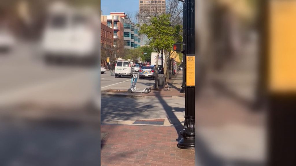 شاهد-اللحظات-الأولى-لحادث-إطلاق-نار-دام-في-كنتاكي