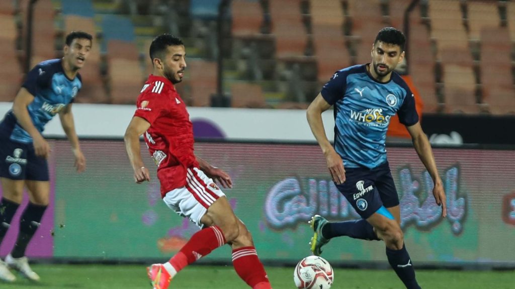 بعد-ضربه-لمهاجم-بيراميدز.-الأهلي-يعاقب-محمد-عبد-المنعم-واللاعب-يعلّق