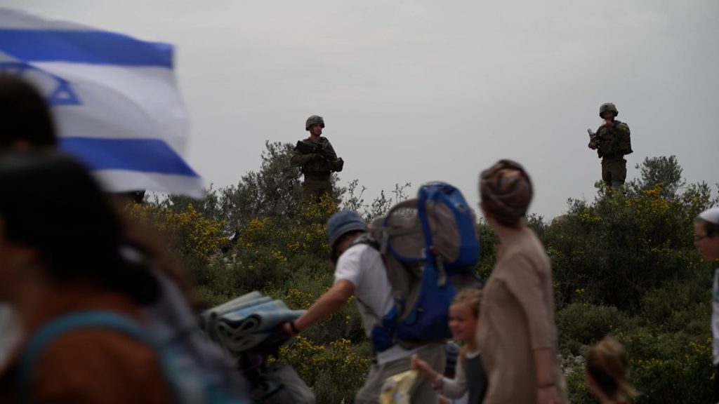 بمشاركة-بن-غفير.-مستوطنون-يقيمون-مسيرة-في-بؤرة-استيطانية-مهجورة