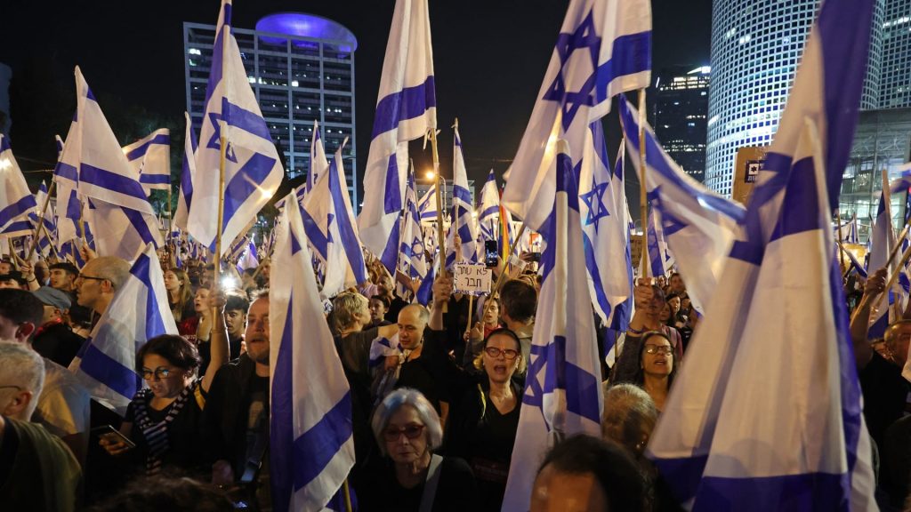 أطلقوا-شعارات-مثل-“ماذا-فعلت-في-الأقصى؟”.-متظاهرون-ضد-حكومة-نتنياهو-يغلقون-شارعا-رئيسيا-في-إسرائيل-لمدة-وجيزة