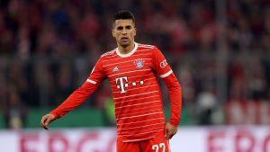 تشامبيونزليغ.-جواو-كانسيلو-يُثير-تفاعلاً-بعد-تجنبه-المرور-فوق-شعار-مانشستر-سيتي