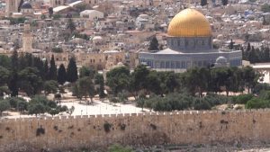 من-قلب-الأقصى-وقبة-الصخرة.-مراسلة-cnn-تنقل-ما-يحدث-في-القدس