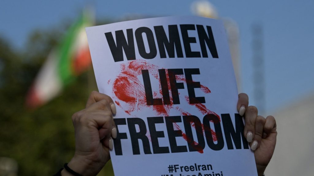 تقرير:-ارتفاع-معدل-عمليات-الإعدام-في-إيران-بنسبة-75%.-وهذه-الأسباب