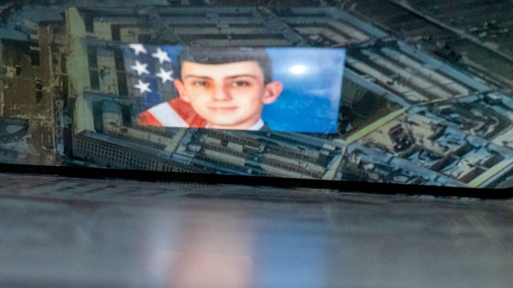 وثائق-قضائية-تكشف-تفاصيل-عن-المتهم-بتسريب-معلومات-البنتاغون-السرية-والتصريح-المطلوب-لعمله