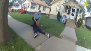 كاميرا-تفضح-ما-فعله-شرطي-لحظة-اعتقال-ضحاياه.-شاهد-كيف-انتهى-أمره