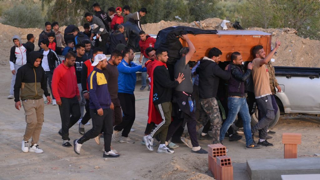 أضرم-النار-في-نفسه-“احتجاجًا”.-مواجهات-بين-متظاهرين-والأمن-التونسي-بعد-موت-اللاعب-نزار-العيساوي