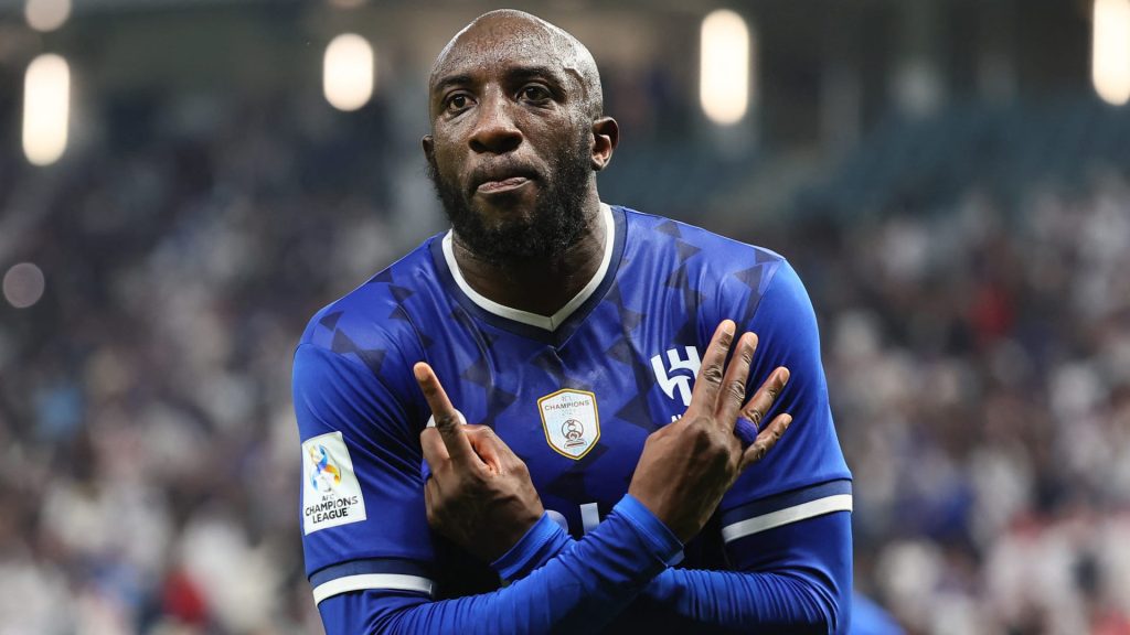 السعودية.-مشادّة-بين-مهاجم-الهلال-ومدرب-الباطن-تُثير-ضجةً-بعد-هزيمة-“الأزرق”