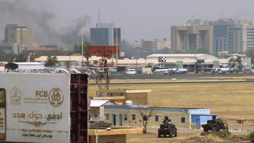الجيش-السوداني:-قوات-“الدعم-السريع”-استهدافت-وحرقت-طائرات-في-مطار-الخرطوم