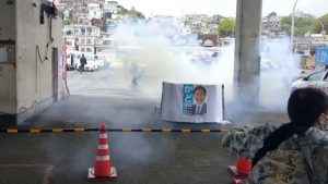 كاميرا-ترصد-لحظة-وقوع-انفجار-قرب-رئيس-الوزراء-الياباني.-شاهد-ما-حدث