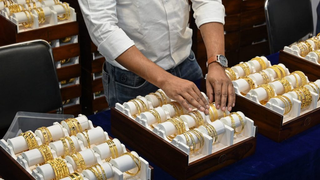 زحام-على-محال-الذهب-في-مصر-رغم-ارتفاع-الأسعار.-وتجار-يكشفون-الأسباب
