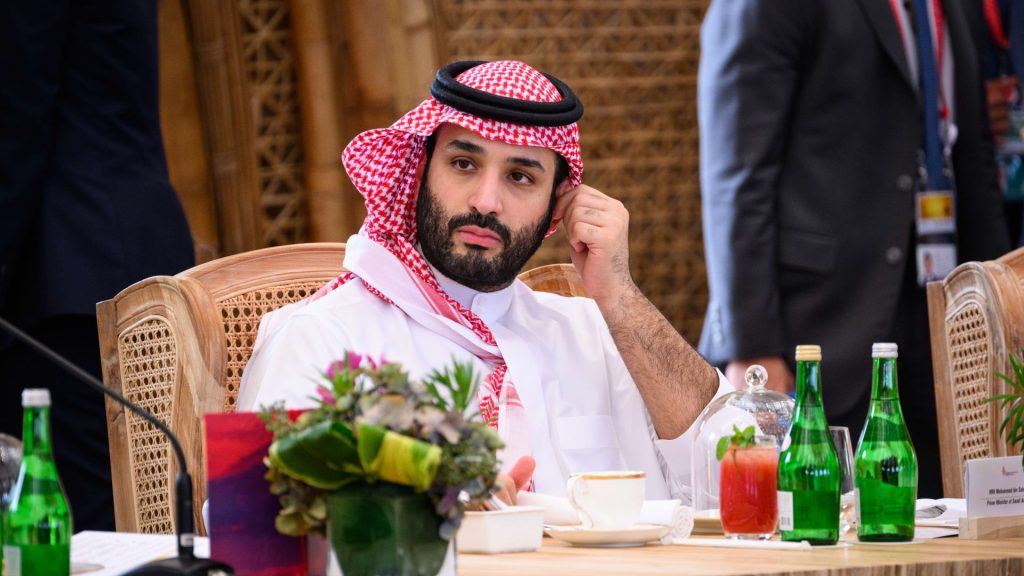 أول-رائدة-فضاء-سعودية-تنشر-صورتها-مع-محمد-بن-سلمان-وهذا-ما-قالته-عن-لقائها-به