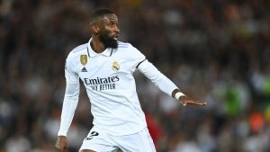 أنطونيو-روديغر.-لاعب-ريال-مدريد-أحدث-ضحايا-الإساءات-العنصرية-في-الدوري-الإسباني