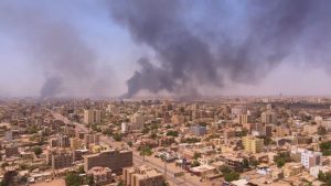 حظيت-بمشاهدات-مئات-الآلاف-من-الأشخاص.-رحالة-مغامر-يوثق-مشاهد-لأعمال-عنف-في-السودان