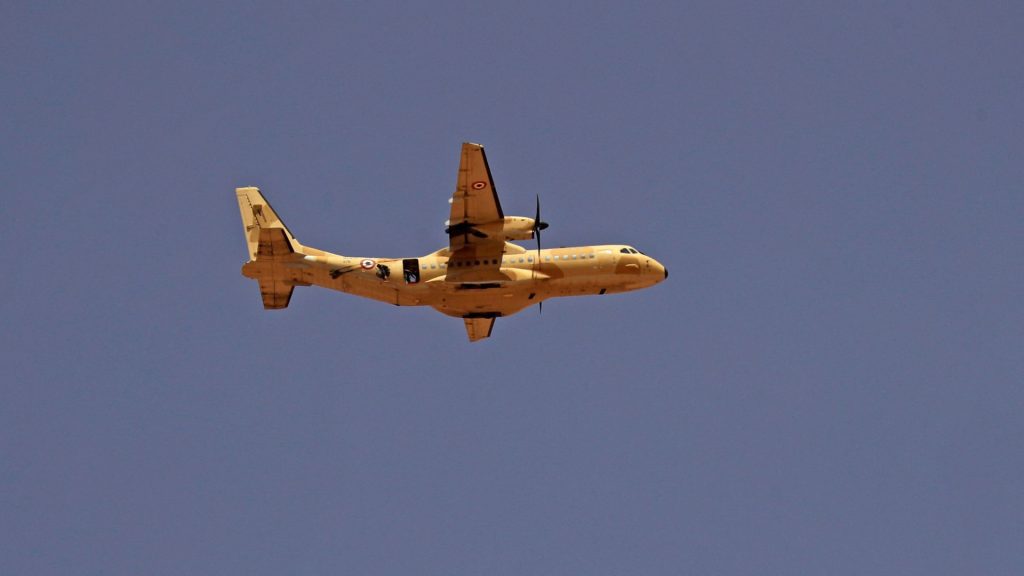 4-طائرات-عسكرية-مصرية-تعيد-جنودا-من-السودان.-ومصطفى-بكري-يعلق