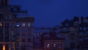 ضوء-ساطع-يضيء-السماء-قرب-كييف.-ومسؤولون-أوكرانيون-يتراجعون-عن-تكهنات-وقوف-قمر-صناعي-وراءه