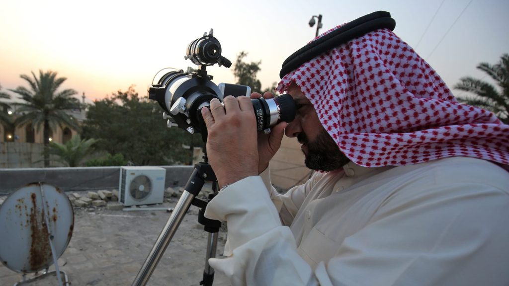 مركز-الفلك-ينفي-صحة-صور-متداولة-لهلال-شهر-شوال-مساء-الخميس-ويؤكد-أنها-قديمة