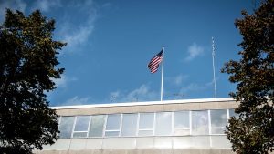 شاب-دنماركي-يضرم-النار-في-نفسه-أمام-السفارة-الأمريكية-في-كوبنهاغن