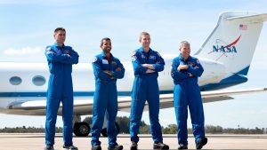 بـ”الكندورة”-وأغنية-“يا-ليلة-العيد”.سلطان-النيادي-يهنئ-قادة-الإمارات-بعيد-الفطر-من-محطة-الفضاء-الدولية