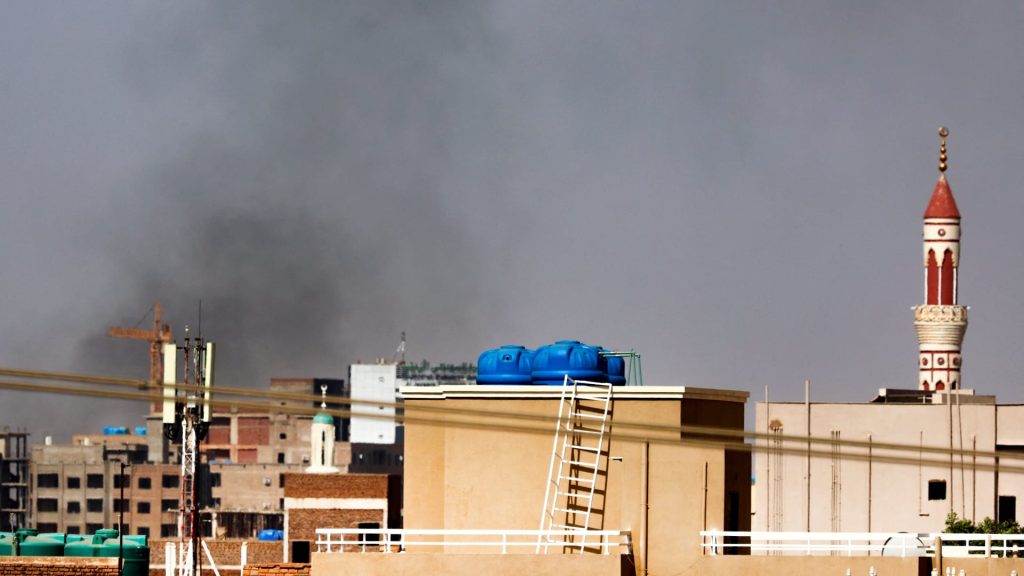 تجدد-الاشتباكات-العنيفة-في-الخرطوم-رغم-إعلان-وقف-إطلاق-النار-لمدة-ثلاثة-أيام