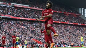 تفاعل-مع-ظهور-محمد-صلاح-وابن-ستيفن-جيرارد-عند-دخولهما-لأرض-ملعب-أنفيلد