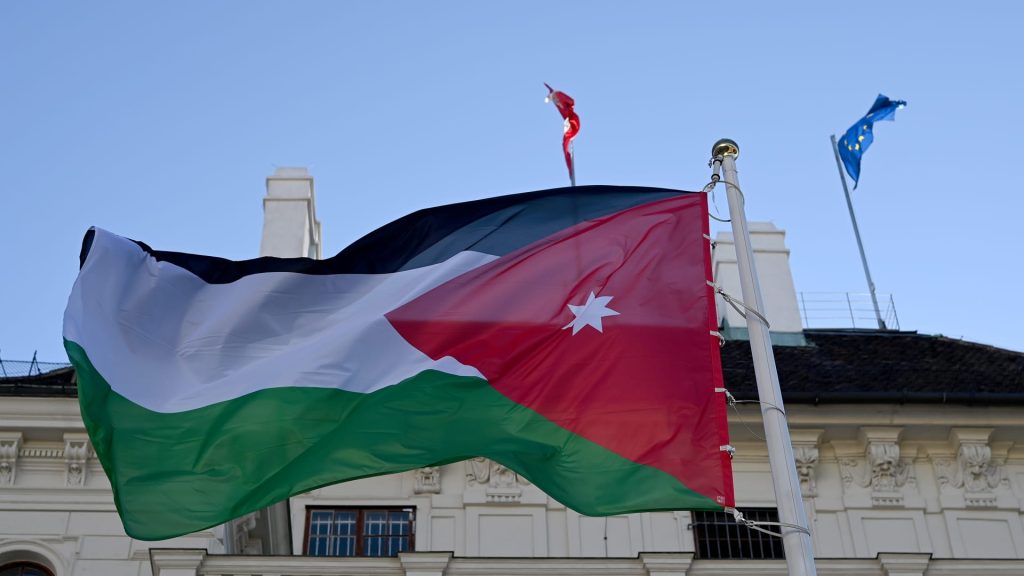 مصدر-لـcnn:-إسرائيل-أبلغت-حكومة-الأردن-باحتجاز-نائب-بحوزته-ذهب-وأسلحة.-والخارجية-تعلق