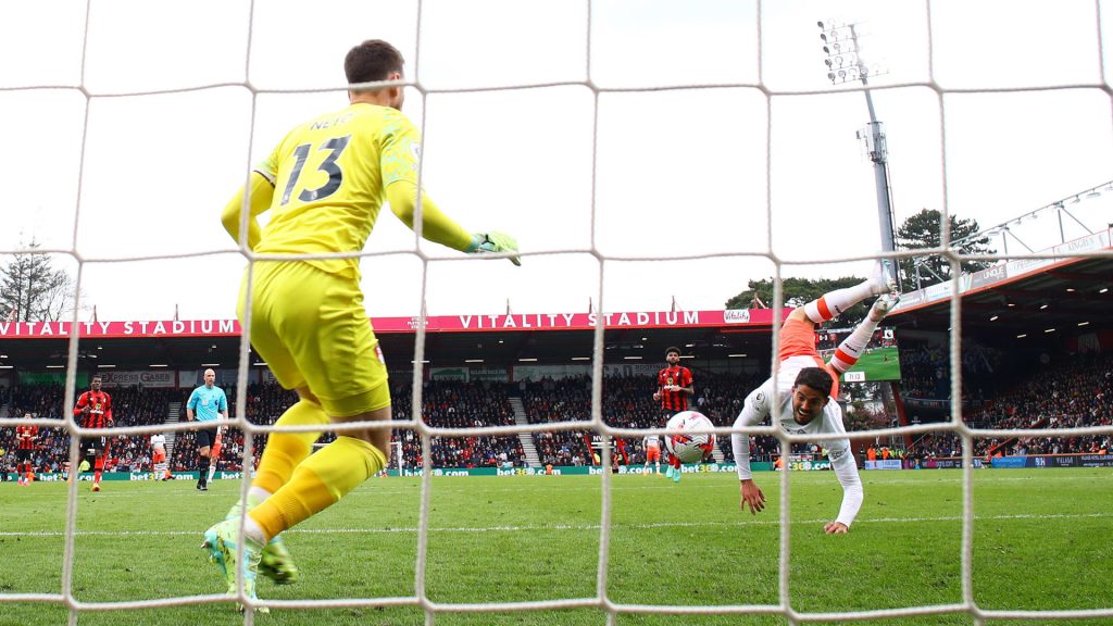 تسمى-“لدغة-العقرب”.-طريقة-هدف-لاعب-وست-هام-تخطف-الأنظار-في-الدوري-الإنجليزي